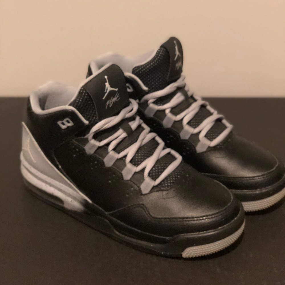 Jordan flight black and gray